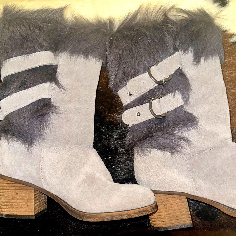 Bearpaw Madeline Gray Fog Suede Fleece Goat Fur Straps Double D-ring Women's 7